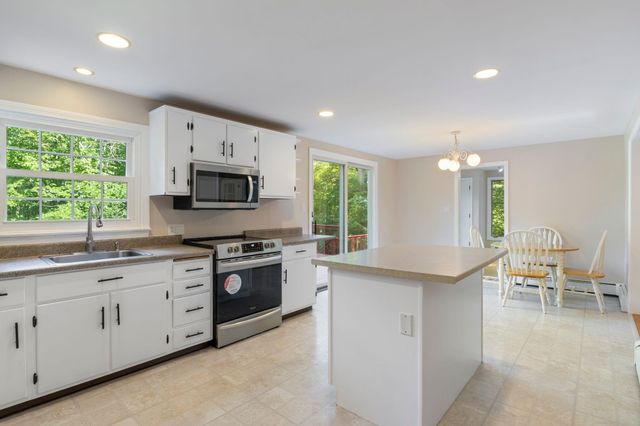 46 Woodridge Road, Durham, NH 03824