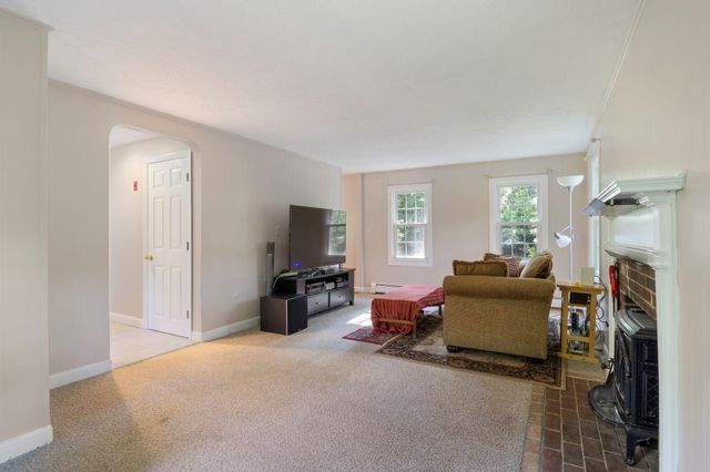 46 Woodridge Road, Durham, NH 03824