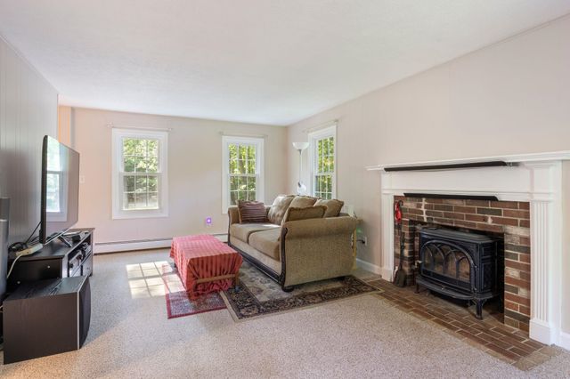 46 Woodridge Road, Durham, NH 03824