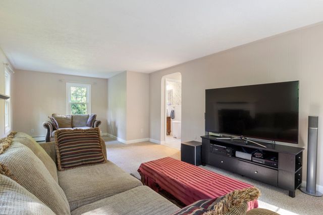 46 Woodridge Road, Durham, NH 03824