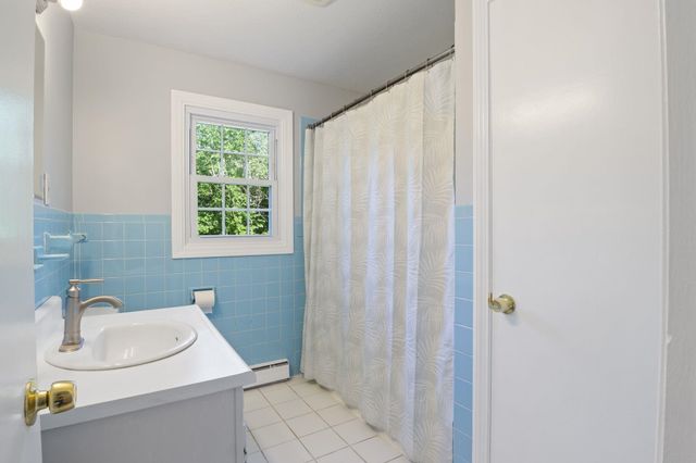 46 Woodridge Road, Durham, NH 03824