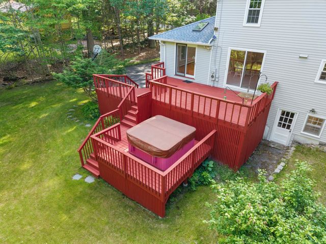 46 Woodridge Road, Durham, NH 03824