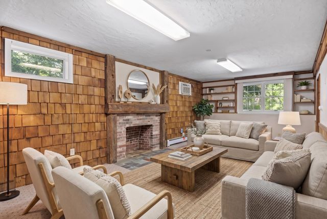 46 Woodridge Road, Durham, NH 03824