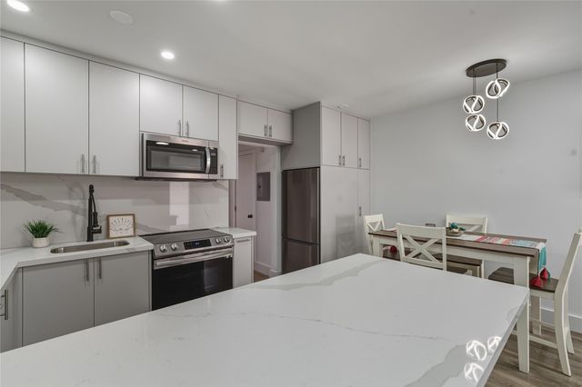 900 SW 10 Terrace 11S, Hallandale Beach, FL 33009