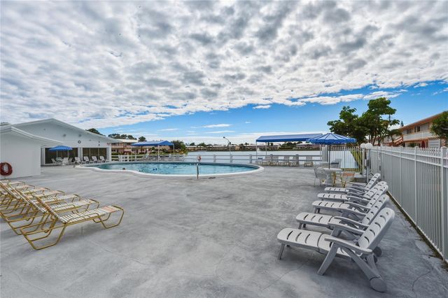 900 SW 10 Terrace 11S, Hallandale Beach, FL 33009