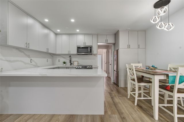 900 SW 10 Terrace 11S, Hallandale Beach, FL 33009