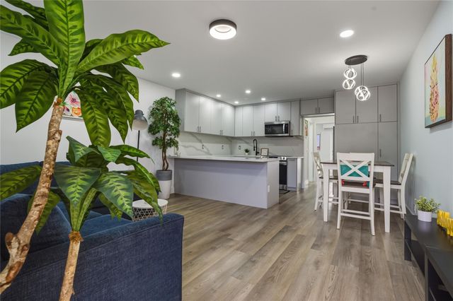 900 SW 10 Terrace 11S, Hallandale Beach, FL 33009