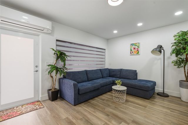 900 SW 10 Terrace 11S, Hallandale Beach, FL 33009