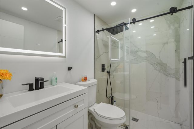 900 SW 10 Terrace 11S, Hallandale Beach, FL 33009