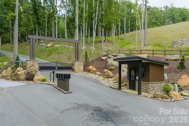 99999 Bear View Road, Weaverville, NC 28787