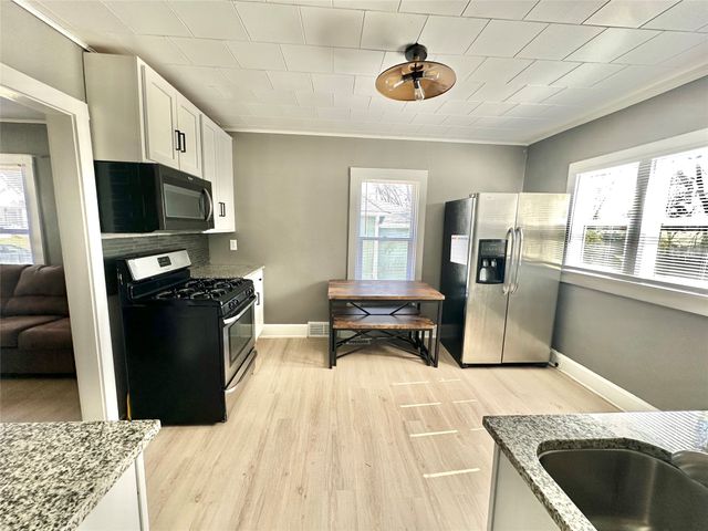 2724 College Avenue, Des Moines, IA 50311