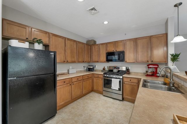 17 Roundabout Way 5, Manchester, NH 03102