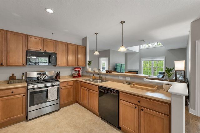 17 Roundabout Way 5, Manchester, NH 03102