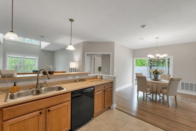 17 Roundabout Way 5, Manchester, NH 03102
