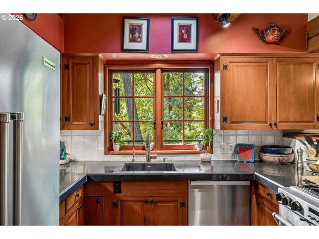 1026 TROON Rd, Lake Oswego, OR 97034