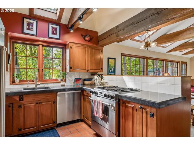 1026 TROON Rd, Lake Oswego, OR 97034