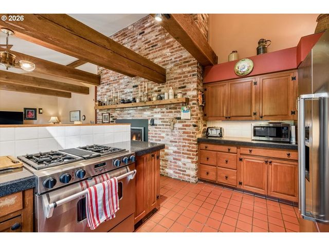 1026 TROON Rd, Lake Oswego, OR 97034