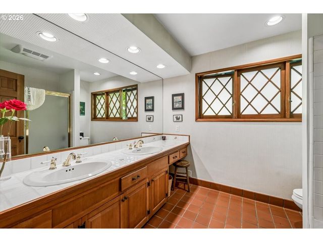 1026 TROON Rd, Lake Oswego, OR 97034