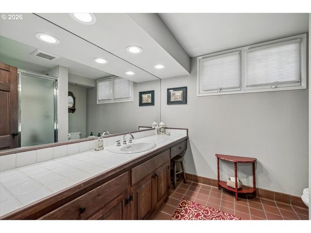 1026 TROON Rd, Lake Oswego, OR 97034