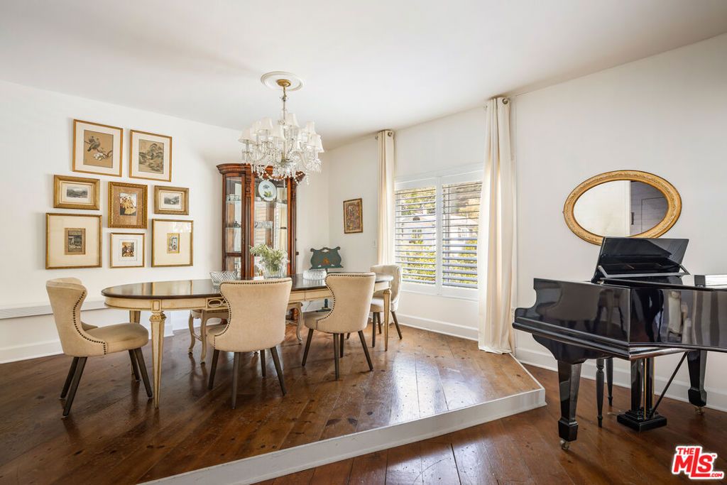 Image 13 of property listing at 1647 N Beverly Glen Boulevard, Los Angeles, CA 90077