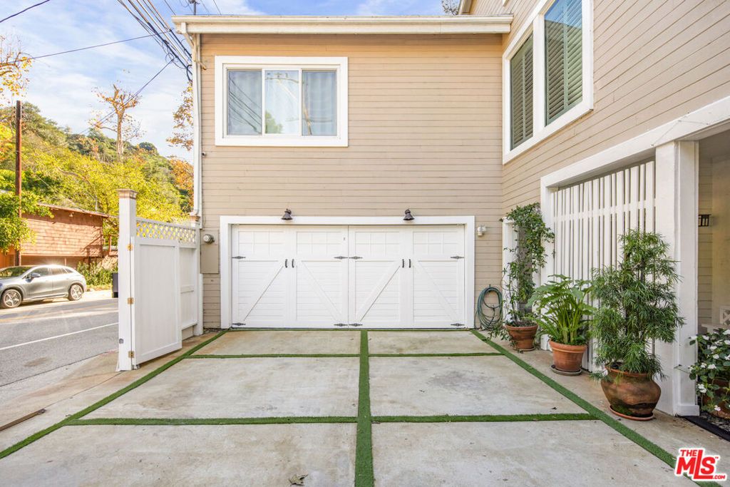 Image 2 of property listing at 1647 N Beverly Glen Boulevard, Los Angeles, CA 90077