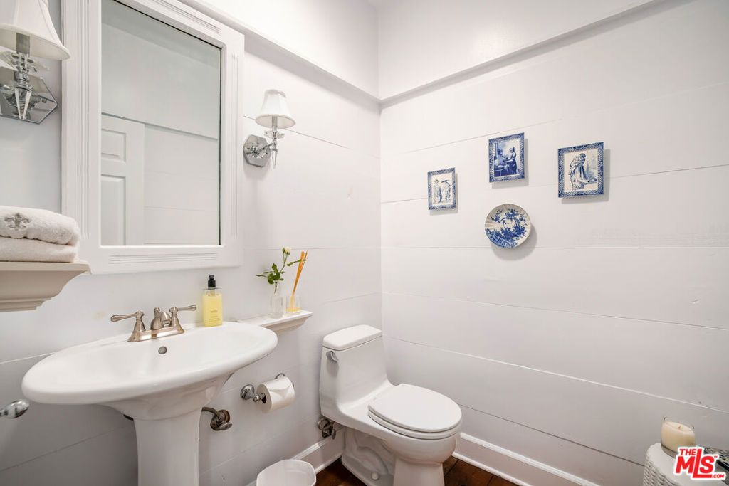 Image 20 of property listing at 1647 N Beverly Glen Boulevard, Los Angeles, CA 90077
