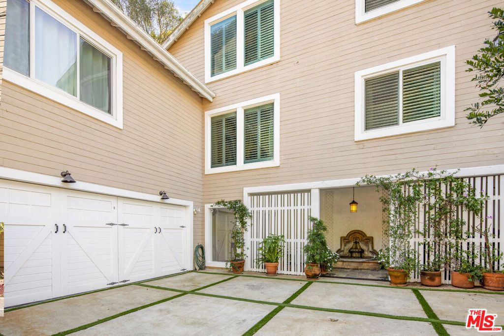 Image 3 of property listing at 1647 N Beverly Glen Boulevard, Los Angeles, CA 90077