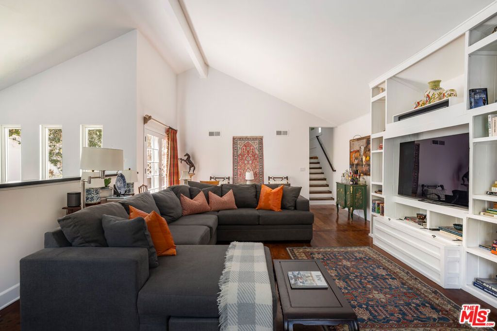 Image 31 of property listing at 1647 N Beverly Glen Boulevard, Los Angeles, CA 90077