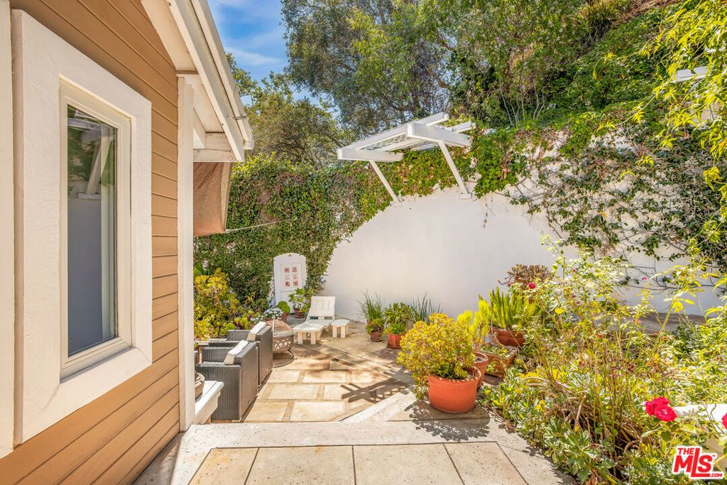 Image 34 of property listing at 1647 N Beverly Glen Boulevard, Los Angeles, CA 90077