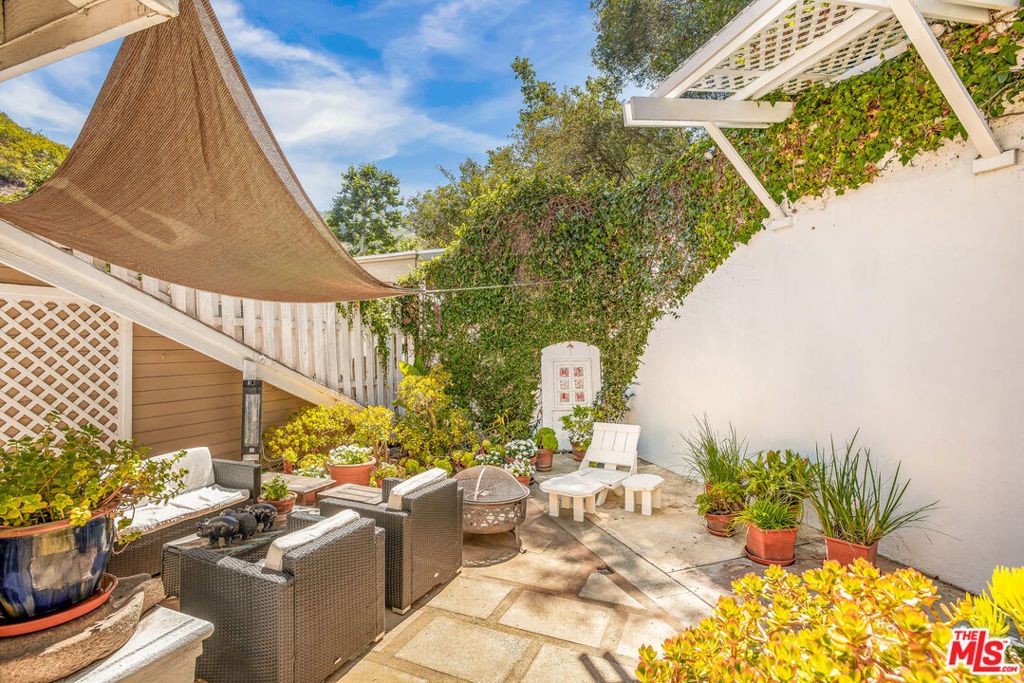 Image 35 of property listing at 1647 N Beverly Glen Boulevard, Los Angeles, CA 90077