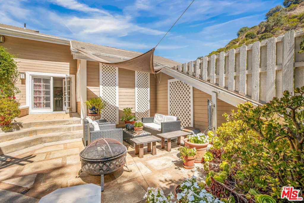 Image 36 of property listing at 1647 N Beverly Glen Boulevard, Los Angeles, CA 90077