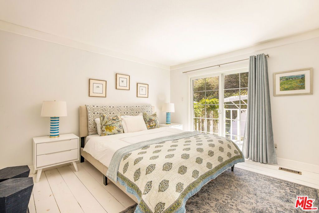 Image 37 of property listing at 1647 N Beverly Glen Boulevard, Los Angeles, CA 90077