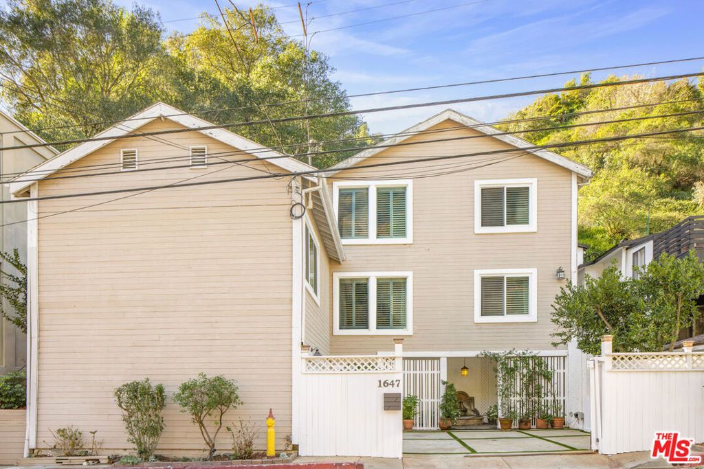 Image 42 of property listing at 1647 N Beverly Glen Boulevard, Los Angeles, CA 90077