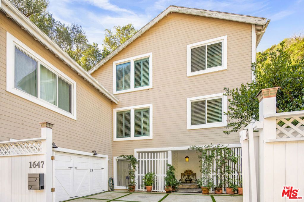 Image 43 of property listing at 1647 N Beverly Glen Boulevard, Los Angeles, CA 90077