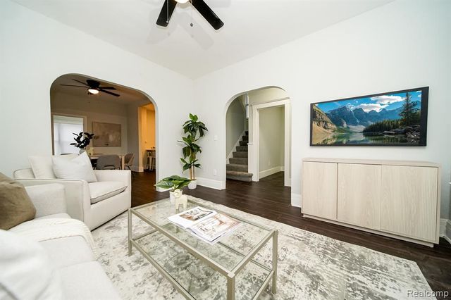 2016 W Grand Street, Detroit, MI 48238