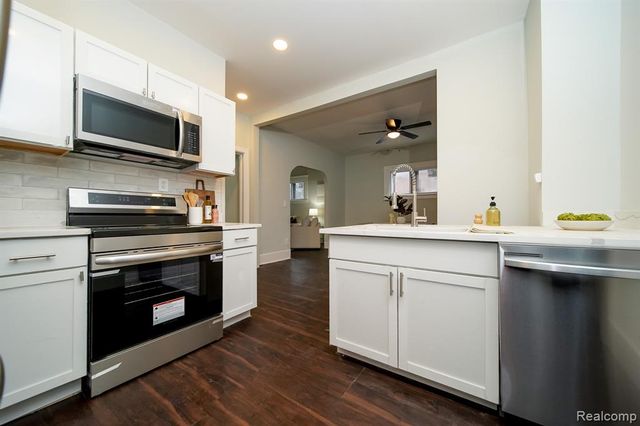 2016 W Grand Street, Detroit, MI 48238