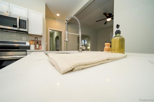 2016 W Grand Street, Detroit, MI 48238