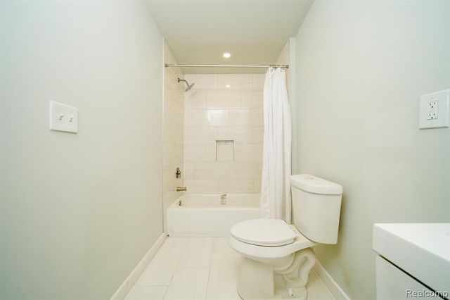 2016 W Grand Street, Detroit, MI 48238