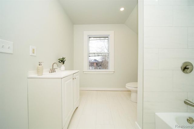 2016 W Grand Street, Detroit, MI 48238