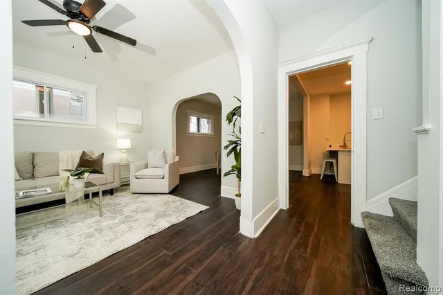 2016 W Grand Street, Detroit, MI 48238