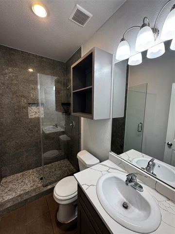 8205 Oak Knoll Lane B, Houston, TX 77028