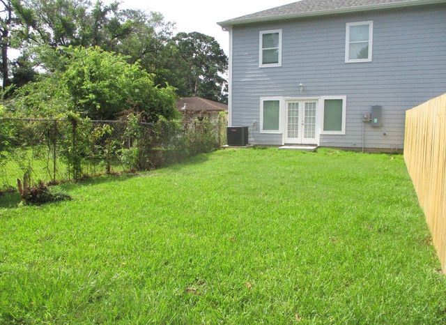 8205 Oak Knoll Lane B, Houston, TX 77028