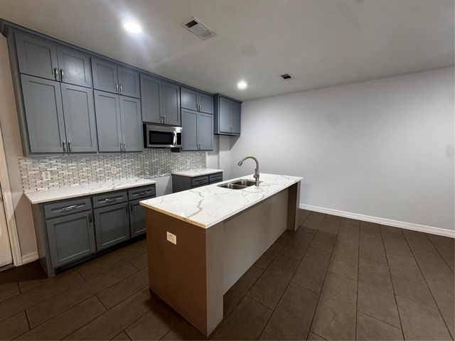 8205 Oak Knoll Lane B, Houston, TX 77028
