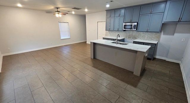 8205 Oak Knoll Lane B, Houston, TX 77028