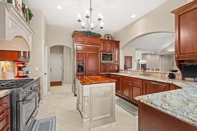 N49W18370 Green Meadow COURT, Menomonee Falls, WI 53051