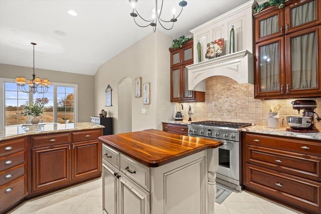 N49W18370 Green Meadow COURT, Menomonee Falls, WI 53051