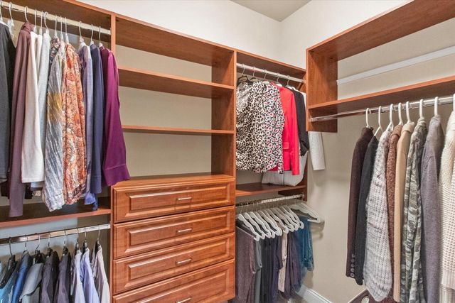 N49W18370 Green Meadow COURT, Menomonee Falls, WI 53051