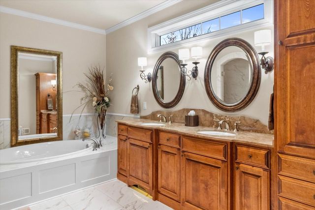 N49W18370 Green Meadow COURT, Menomonee Falls, WI 53051