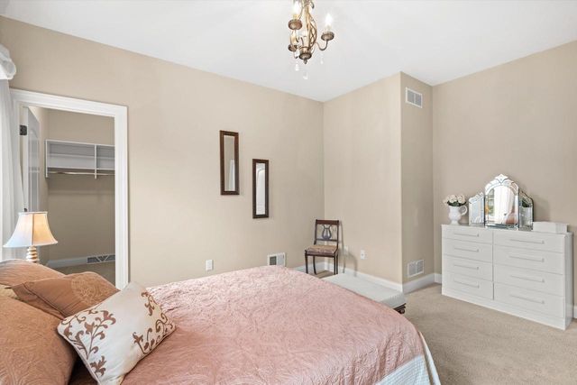 N49W18370 Green Meadow COURT, Menomonee Falls, WI 53051