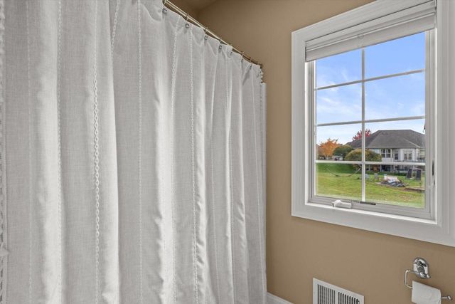 N49W18370 Green Meadow COURT, Menomonee Falls, WI 53051